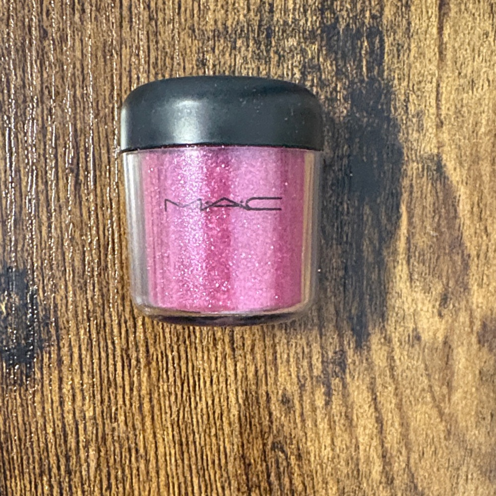 MAC Pigment- Reflects Pink